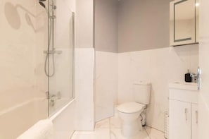 Bathtub, hair dryer, towels