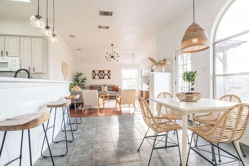Elite 4BR/2B Home with Hot Tub, Pool, and BBQ