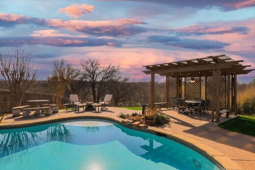 Elite 4BR/2B Home with Hot Tub, Pool, and BBQ