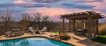 Elite 4BR/2B Home with Hot Tub, Pool, and BBQ