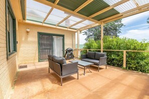 Terrace/patio - Canobolas Cottage - Amazing Farm Stay, 4 King Beds (Canobolas)