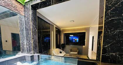 house with jacuzzi near lleras park