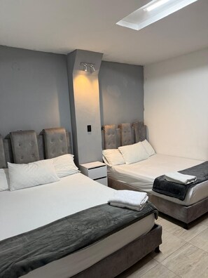 4 Schlafzimmer, Zimmersafe, Schreibtisch, WLAN