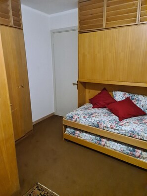 4 bedrooms, iron/ironing board, free WiFi, bed sheets - Matterhorn residence (Breuil-Cervinia)