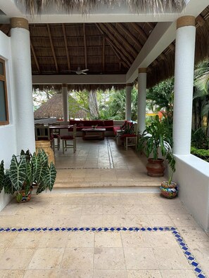 Outdoor dining - Casa Almendra - Perfect vacation paradise (Chacala)