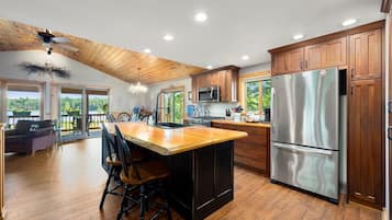 KylskÄp, mikrovÄgsugn, ugn och spishÀll