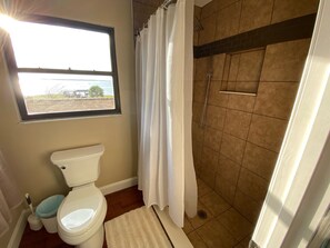 Shower, towels, soap, toilet paper - Watch Florida sunsets from the covered lakefront dock (Minneola)