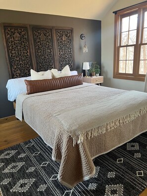 4 makuuhuonetta, työpöytä, silitysrauta/-lauta, ilmainen Wi-Fi