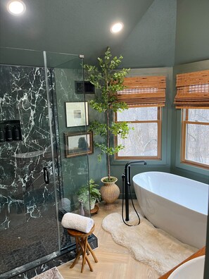 Dusche, Haartrockner, Bidet, Handtücher