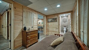 4 bedrooms, WiFi, bed sheets