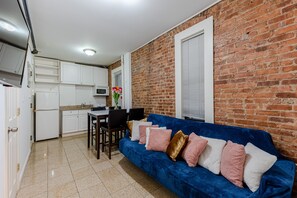 Apartment | Living area | Flat-screen TV - 110th Boutique Hotel (New York)