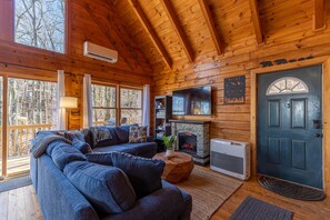 TV, fireplace, ping pong - Adventure Creek - pet friendly, hot tub, creek on site, ping pong (Boone)