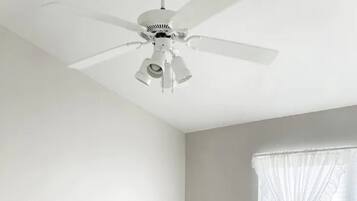 5 Schlafzimmer, Bügeleisen/Bügelbrett, WLAN, Bettwäsche