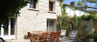 Stone house with garden for 8 people in Venise Verte