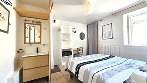 4 slaapkamers, een bureau, een strijkplank/strijkijzer, gratis wifi