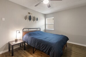 2 bedrooms, WiFi, bed sheets - 3/4 mile to AT&T Stadium : Prime Location! Sleeps6 (Arlington)