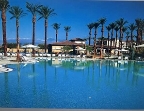 Pool - Coachella  weekend Marriott Vacation Club Villa ,restaurants (Palm Desert)