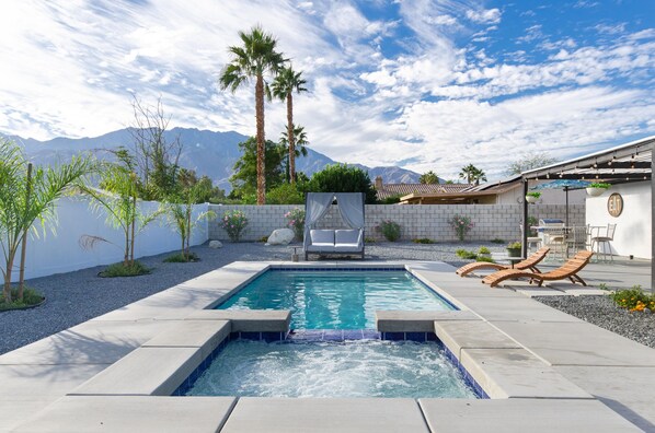 Outdoor pool, a heated pool - Cozy Palm Springs-Home with Pool and Spa (Palm Springs)