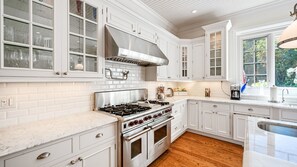 Mikrobølgeovn, ovn, kogeplade, kaffe-/temaskine