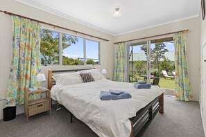 5 bedrooms, WiFi, bed sheets