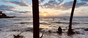 Clean and inviting Canal Front Cottage