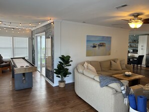 Smart TV - Clean and inviting Canal Front Cottage (Kill Devil Hills)