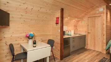 Cottage | Private kitchen | Fridge, electric kettle, cookware/dishes/utensils