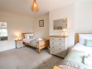 2 habitaciones, decoración personalizada y muebles diferentes 