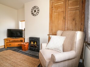 Cottage | Living area | Fireplace - Hops Cottage (Ashbourne)