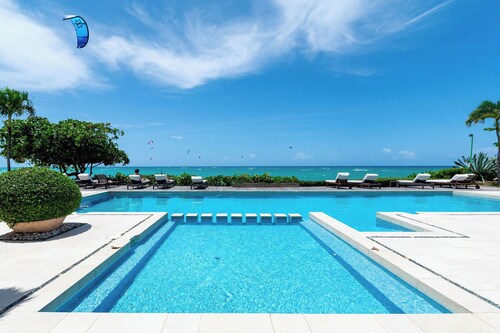 Stunning Ocean Views • Direct Access to Kite Beach • Free Weekly Maid Service