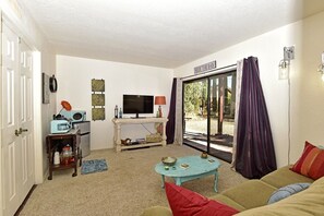 TV, books - Secluded Sedona Home Apt Near Town/Hiking (Sedona)