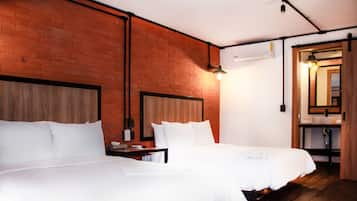 Deluxe Room | In-room safe, desk, iron/ironing board, free WiFi