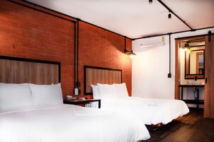 华丽客房 | 客房内保险箱、办公桌、熨斗/熨板、免费 WiFi