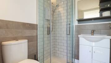 Cottage | Bathroom | Shower