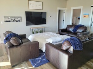 3 habitaciones, tabla de planchar con plancha y cuna de viaje 