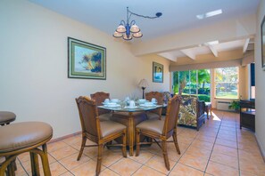 Dining - Private gated beach resort in the Bahamas! (Freeport)