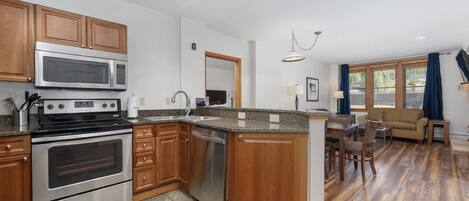 Réfrigérateur, micro-ondes, four, lave-vaisselle