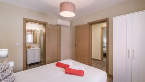 4 bedrooms, free WiFi, bed sheets
