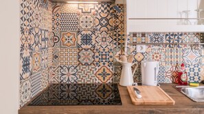 SĂšche-cheveux, serviettes fournies, papier toilette