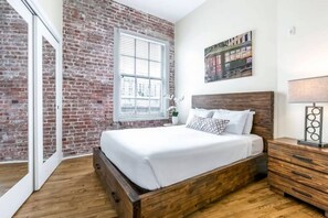 1 bedroom, iron/ironing board, WiFi, bed sheets - Gorgeous 1BR Condo Steps from French Quarter and Caesar's Casino (New Orleans)