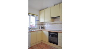 KĂŒhlschrank, Ofen, Herdplatte, GeschirrspĂŒler