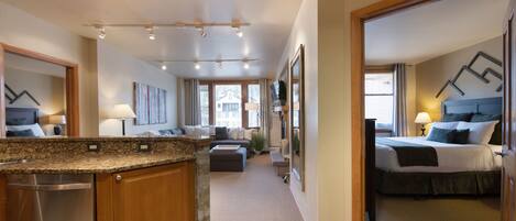 2 chambres, fer et planche à repasser, Wi-Fi, draps fournis