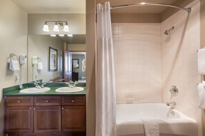 Doccia, asciugacapelli, asciugamani