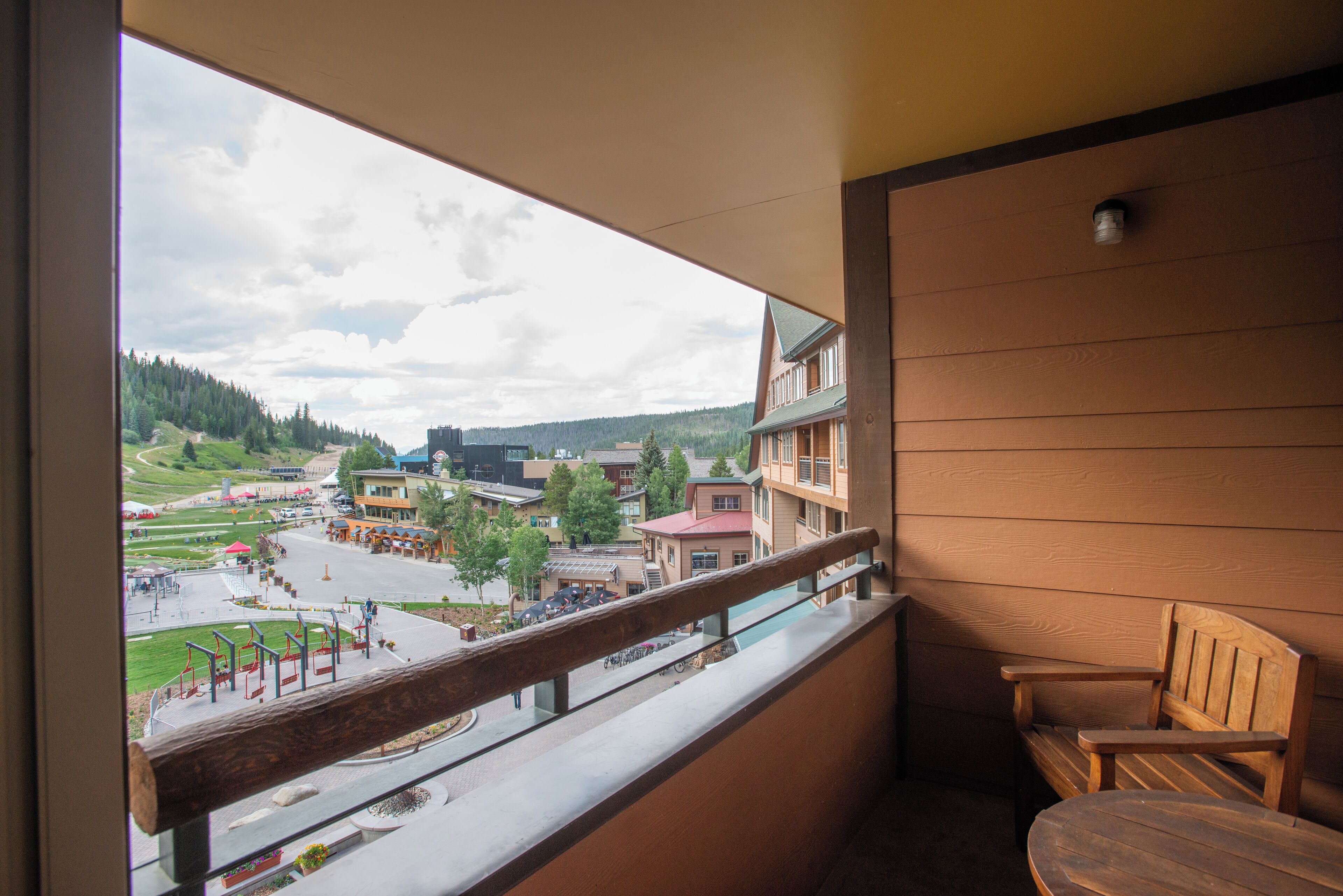 المنطقة المحيطة بالمنشأة