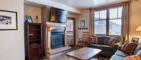 Télévision, cheminée