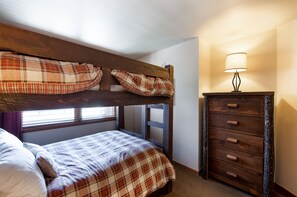 2 slaapkamers, een strijkplank/strijkijzer, wifi, beddengoed