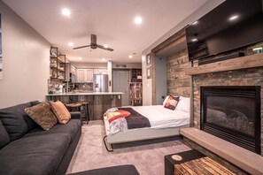TV, fireplace