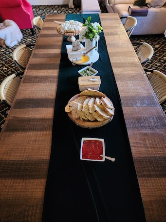 Desayuno completo incluido todos los días . The Carter inn