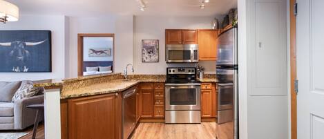 Réfrigérateur, micro-ondes, four, lave-vaisselle