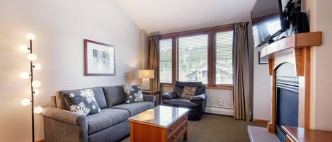 Télévision, cheminée